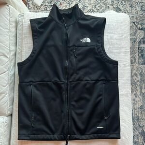 Men’s black north face vest size large NWOT
